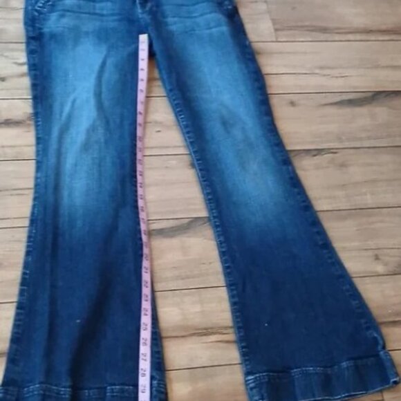 Guess Women's Blue Flared Low Rise Jeans. Size 30 - Picture 4 of 6